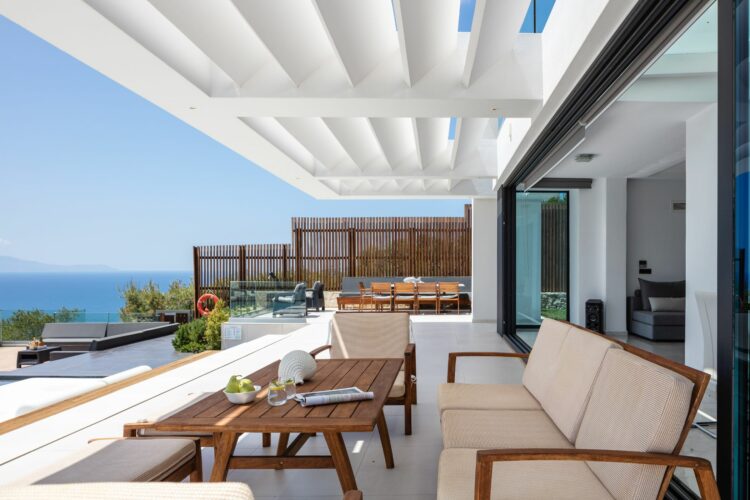 Bay Residence Luxus Ferienvilla Kreta Griechenland überdachter Loungebereich