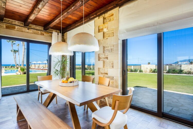 Beachfront Estate Luxuriöses Ferienhaus Kreta Mieten Esstisch