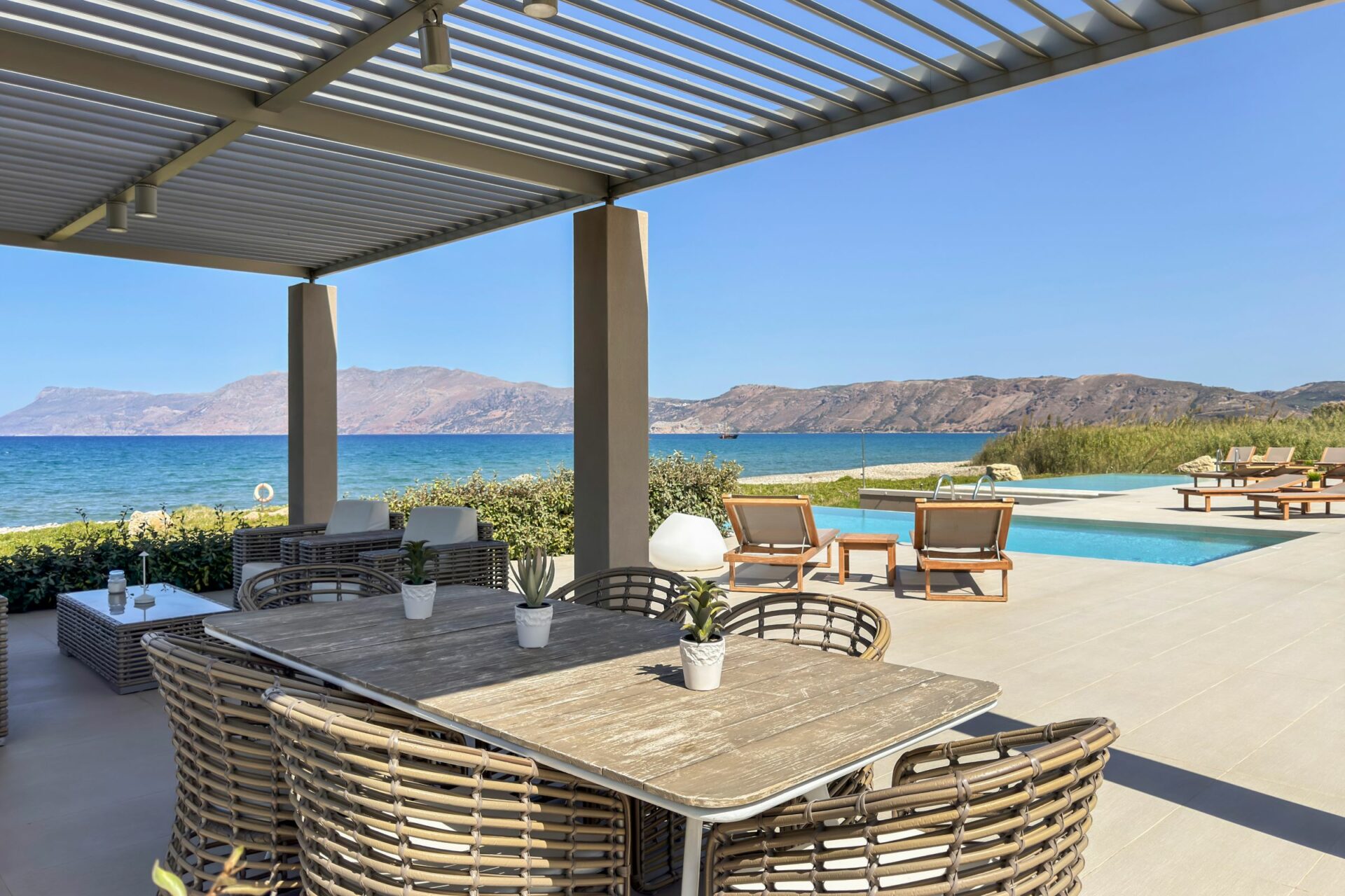 Beachfront Villa Kissamos Luxus Ferienhaus Kreta Mieten Alfresco Essbereich