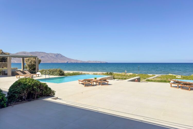 Beachfront Villa Kissamos Luxus Ferienhaus Kreta Mieten Poolterrasse Gemeinsam Mit Kissamos