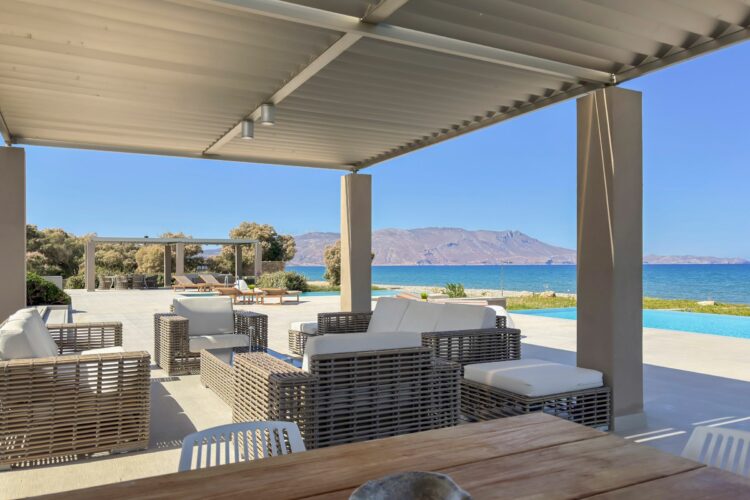 Beachfront Villa Korfalonas Luxus Ferienhaus Kreta Mieten Outdoor Lounge