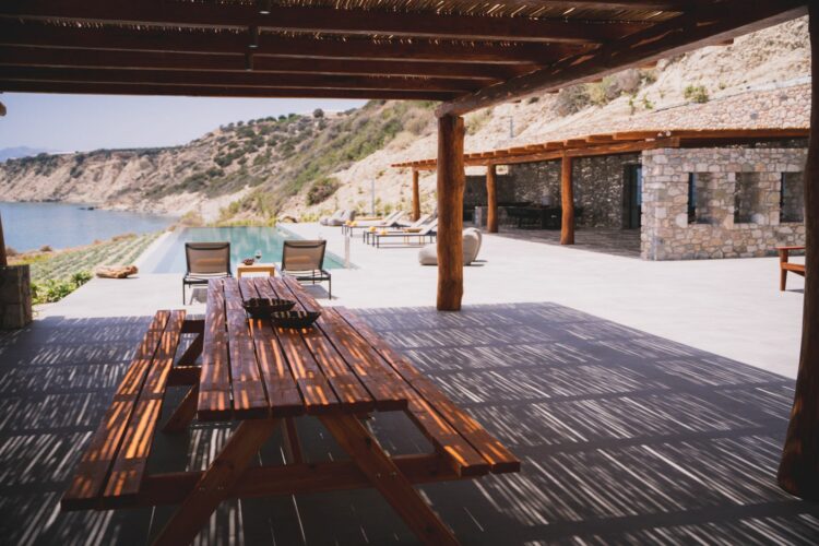 Beachvilla Meakis East Luxuriöses Ferienhaus Kreta Süden Esstisch Pool