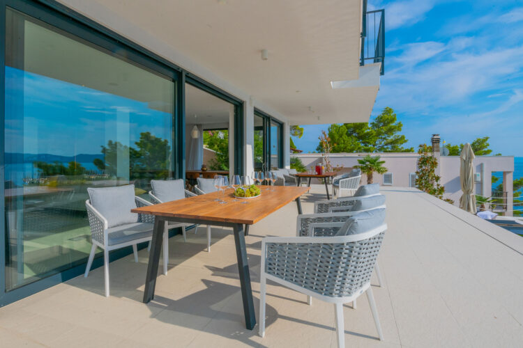 Casa Bellissima Luxus Ferienhaus Kroatien Mieten Essen Auf Der Terrasse