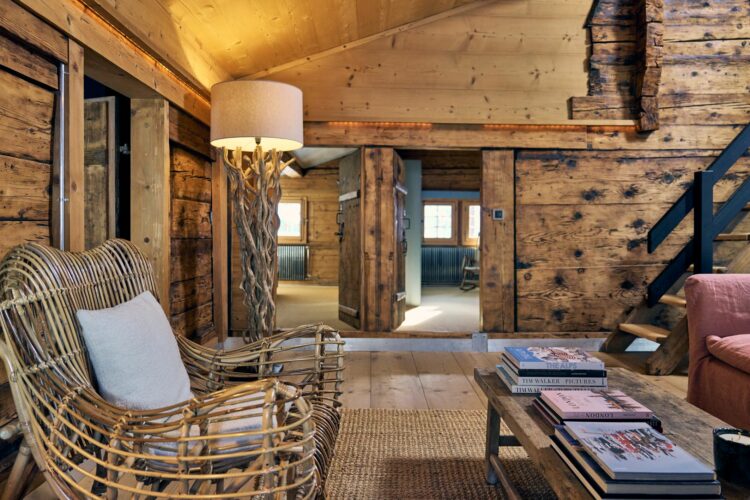 Cozy Club Chalet Gstaad Schweiz Exklusives Ferienhaus Mieten Wohnbereich