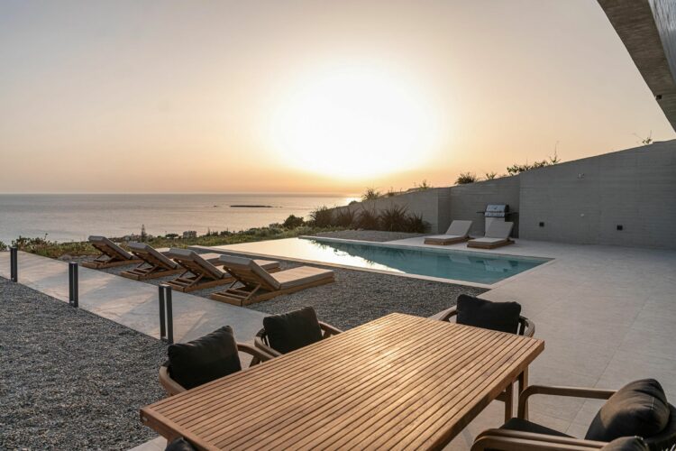 Design Villa Falassarna Beach I Luxus Ferienvilla Kreta Mieten Abendstimmung