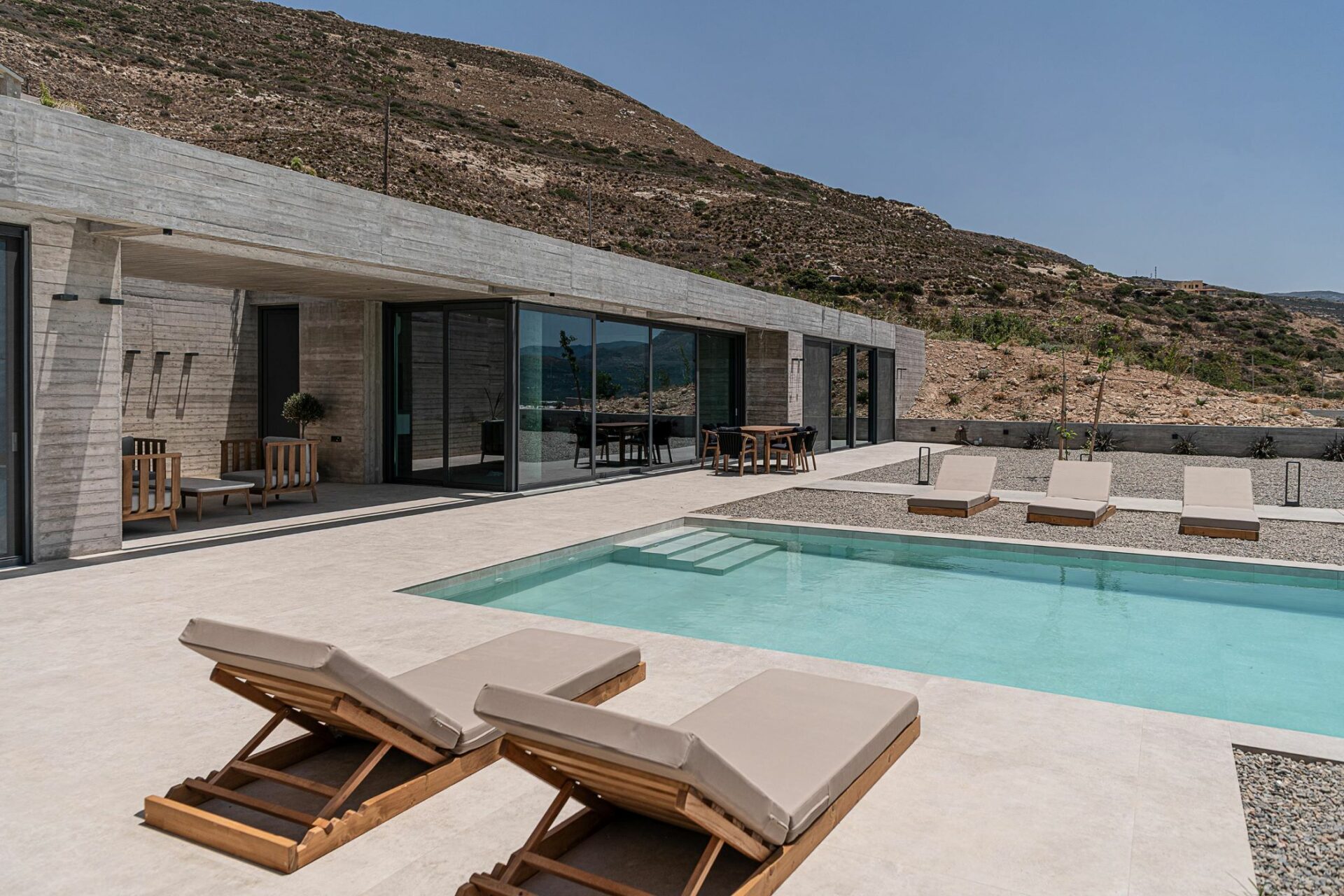 Design Villa Falassarna Beach I Luxus Ferienvilla Kreta Mieten Liegen Am Pool