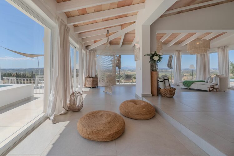 Finca Es Moli Luxus Ferienhaus Mallorca Heller Wohnbereich