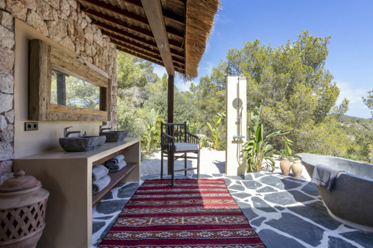 Finca Rural Luxus Ferienhaus Ibiza Mieten Detail Offenes Bad