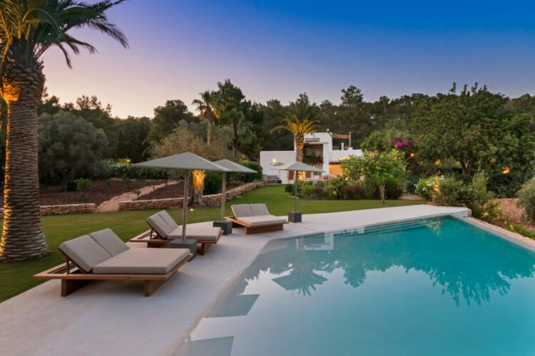 Finca Rural Luxus Ferienhaus Ibiza Mieten Pool Am Abend