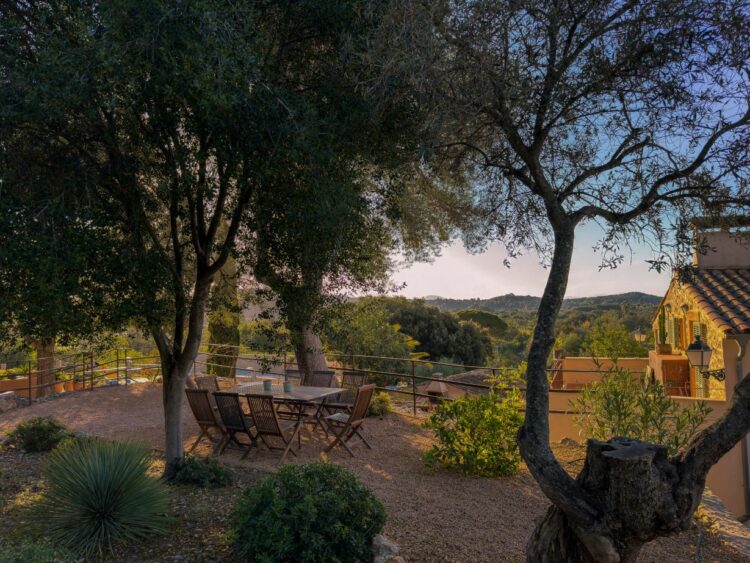 Finca Tafona Latana Luxus Villa Mallorca Mieten Ausblick Garten