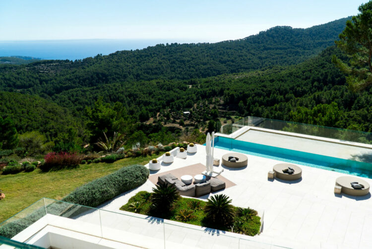 Hilltop Villa Luxus Ferienhaus Auf Ibiza Mieten Blick Von Oben Pool