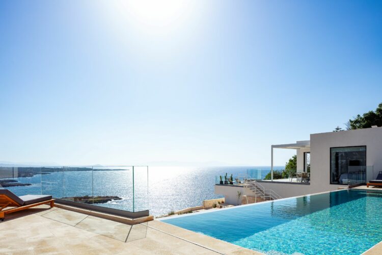 Kalathas Beachfront Villa Luxus Ferienhaus Kreta Pool