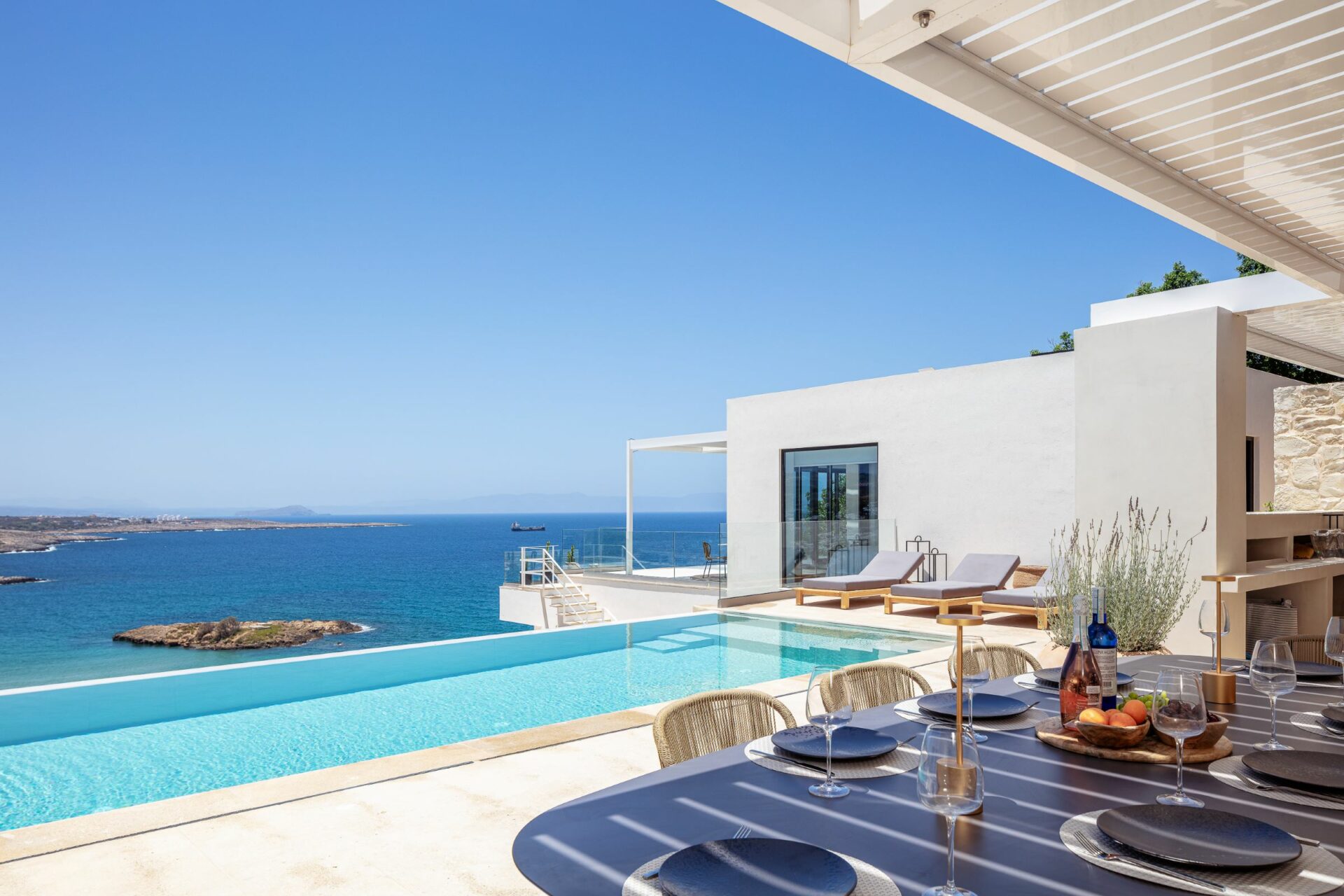 Kalathas Beachview Villa Luxus Ferienhaus Kreta Hauptpool Terrasse