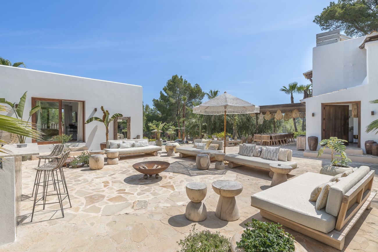 La Cabana Luxus Ferienhaus Ibiza Mieten Lounge Area Mit Feuerstelle