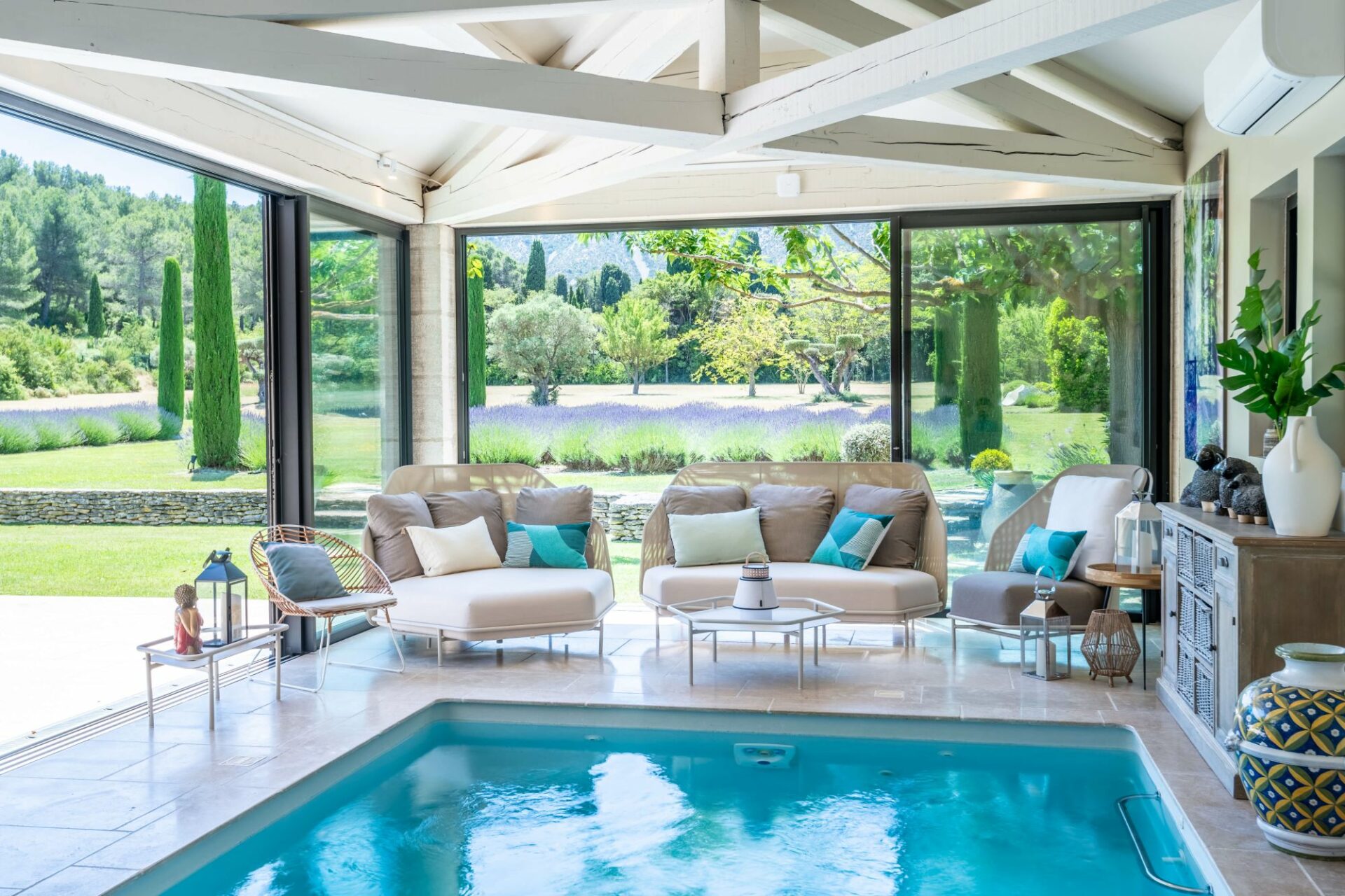 Mas De La Garrigue Traumhaftes Ferienhaus Provence Indoorpool Detail