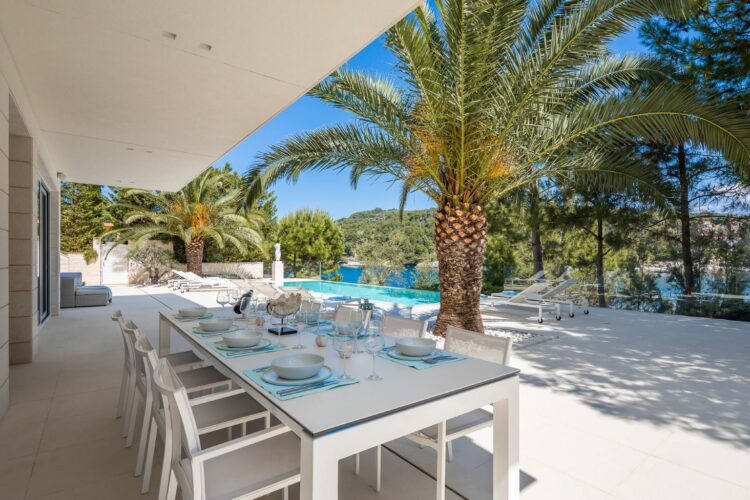 Ocean Villa Brac Luxus Ferienhaus Kroatien Inseln Outdoor Esstisch