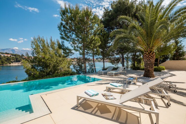Ocean Villa Brac Luxus Ferienhaus Kroatien Inseln Pool Mit Palmen