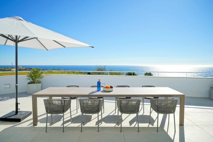 Sea Light Villa Two Traumhaftes Ferienhaus Algarve Portugal Esstisch Mit Meerblick