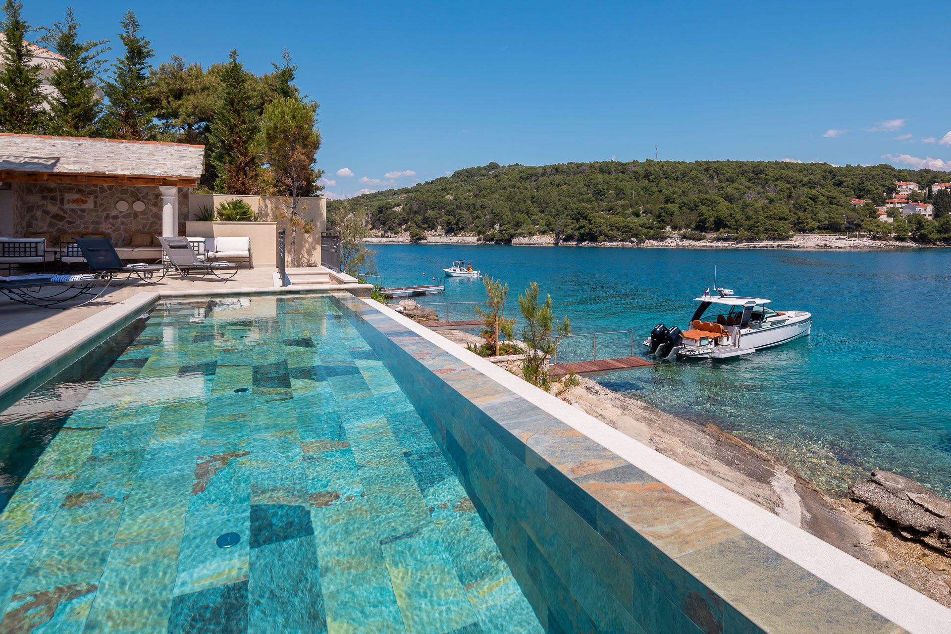 Sea View Villa Brac Luxus Ferienhaus Kroatien Detail Bootsanleger