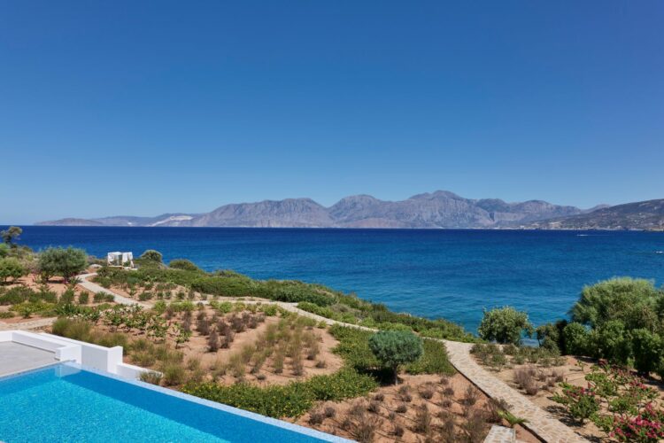 Seafront Villa Ammoudara Exklusives Ferienhaus Kreta Mieten Garten