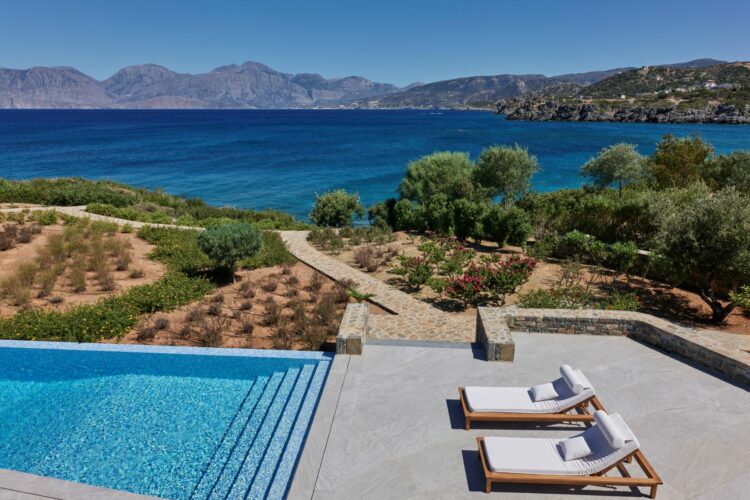 Seafront Villa Ammoudara Exklusives Ferienhaus Kreta Mieten Zugang Zum Meer