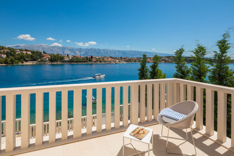 Seafront Villa Brac Luxuriöses Ferienhaus Kroatien Balkon