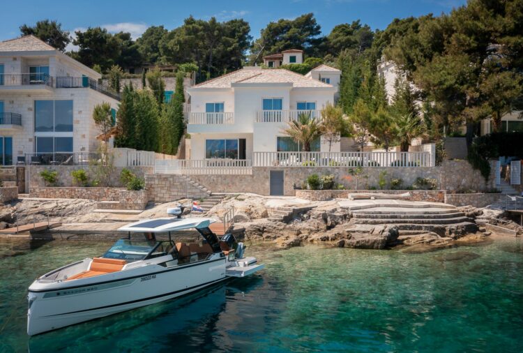 Seafront Villa Brac Luxus Ferienhaus Kroatien Außenansicht