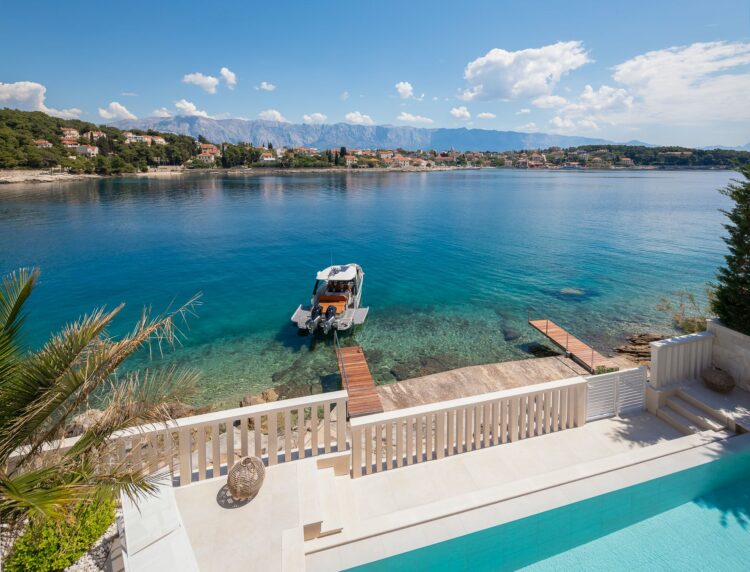 Seafront Villa Brac Luxus Ferienhaus Kroatien Boot