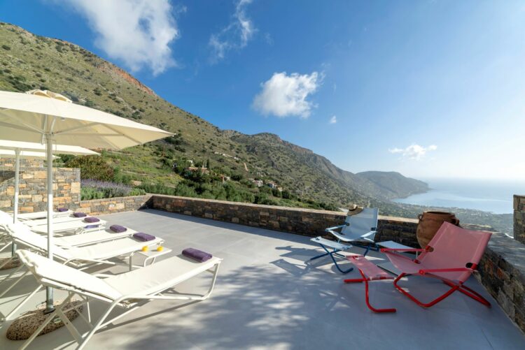 Spinalonga Retreat Luxus Ferienvilla Kreta Mieten Sonnenliegen