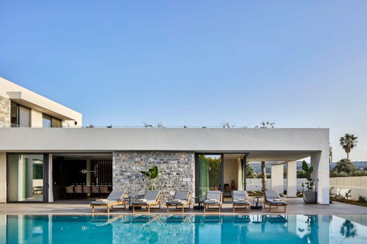 Splendid Villa Luxus Ferienvilla Kreta Sonnenliegen Detail