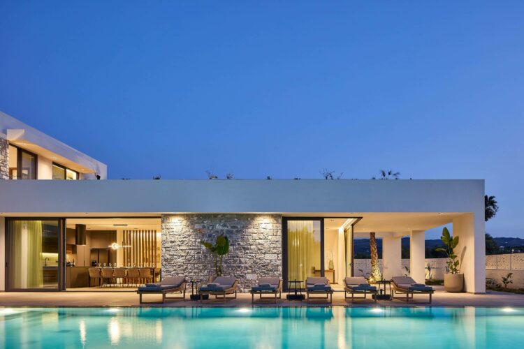 Splendid Villa Traumhaftes Ferienhaus Kreta Mieten Poolbereich Am Abend