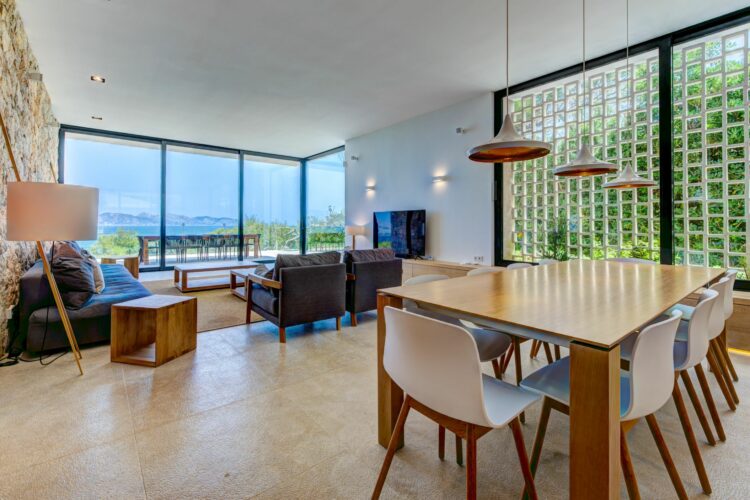 Strandvilla San Pere Luxuriöses Ferienhaus Mallorca Esstisch