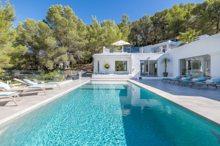 Villa Blue Boho Luxus Ferienhaus Ibiza Mieten Blick Auf Den Pool