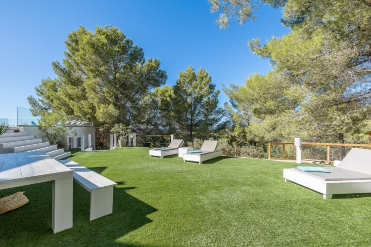 Villa Blue Boho Luxus Ferienhaus Ibiza Mieten Garten Mit Esstisch