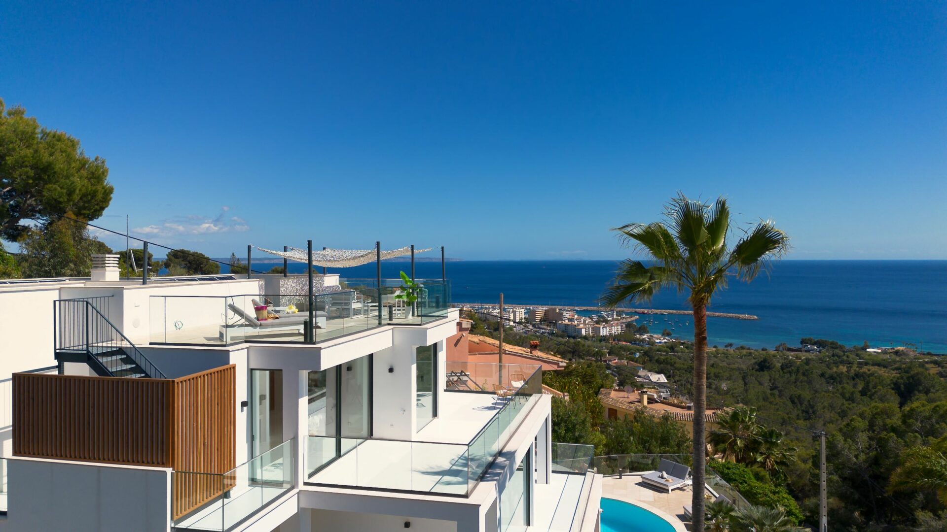 Villa Bon Sol Luxus Ferienhaus Mallorca Außenansicht Terrassen
