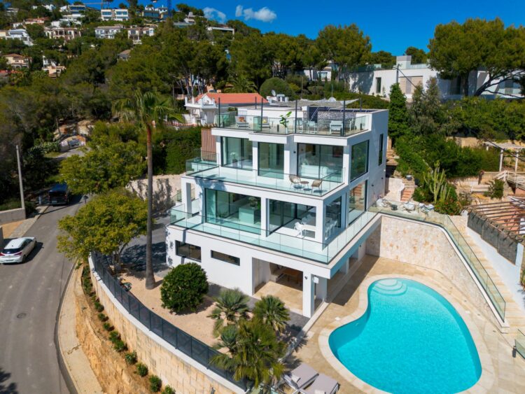 Villa Bon Sol Luxus Ferienhaus Mallorca Seitenansicht Mit Pool
