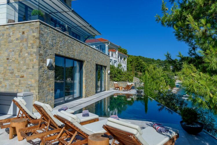 Villa Brac Supreme Luxuriöses Ferienhaus Kroatien Mieten Poolterrasse