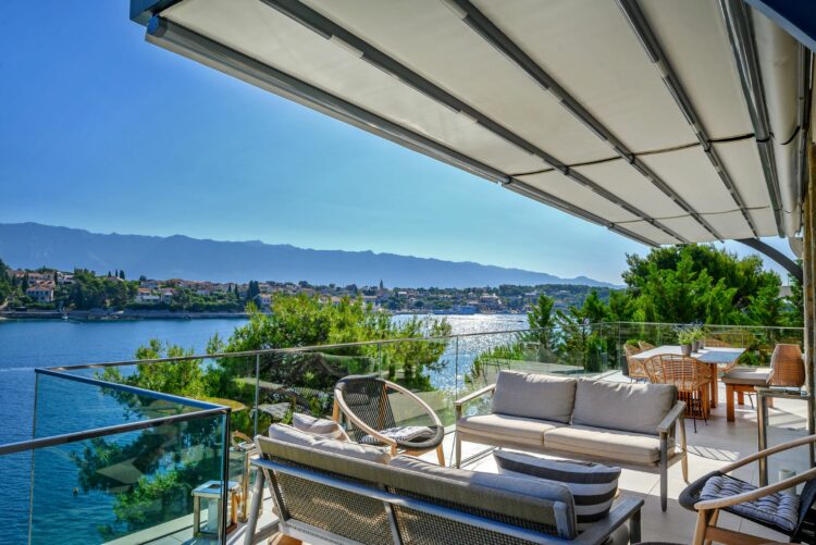 Villa Brac Supreme Luxuriöses Ferienhaus Kroatien Mieten Terrasse