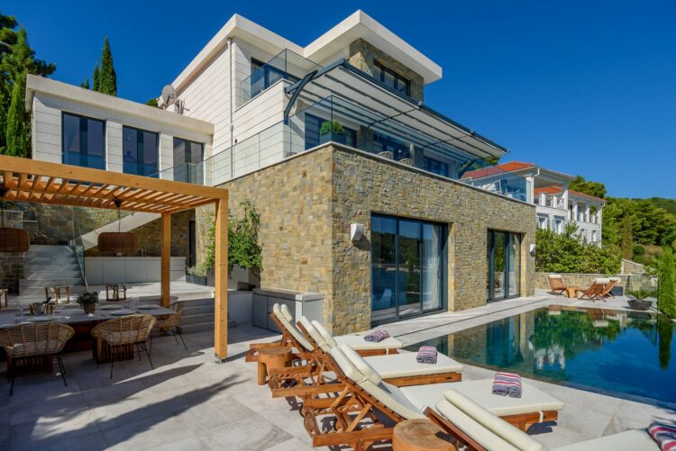 Villa Brac Supreme Exklusives Ferienhaus Kroatien Mieten Poolterrasse