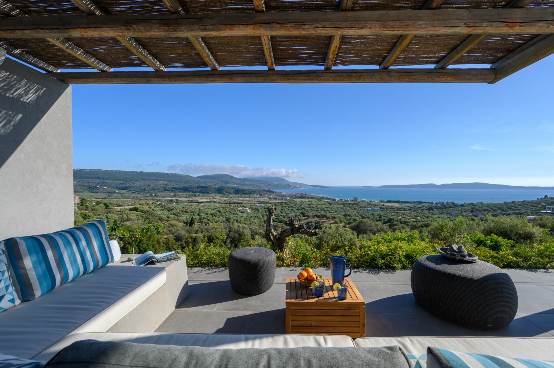 Villa Gialova Luxuriöses Ferienhaus Peloponnes Griechenland Mieten Lounge Area