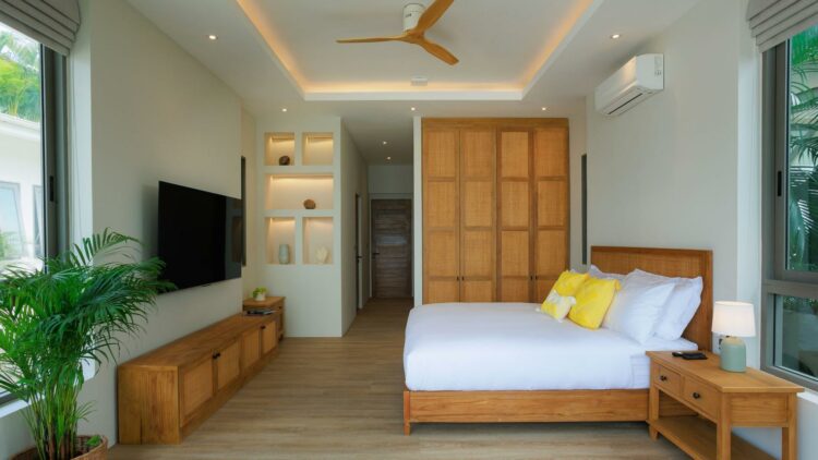 Villa Peace Oceanfront Luxus Ferienhaus Koh Samui Thailand Mieten Großzügiges Schlafzimmer