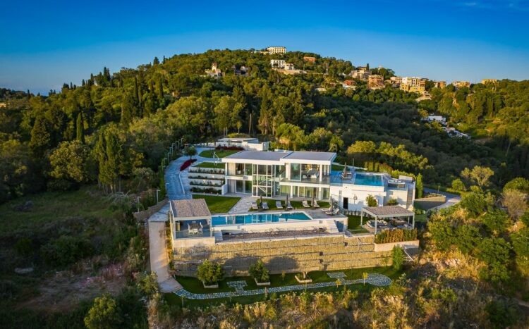 Villa Pelekas Hill Exklusives Ferienhaus Korfu Mieten Blick Von Vorne