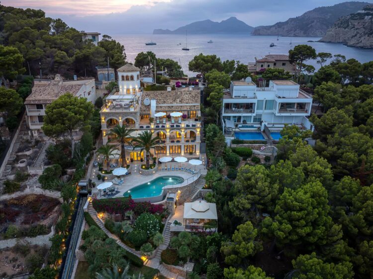 Villa Port Andraxt View Luxuruöses Ferienhaus Mallorca Außenansicht Abend