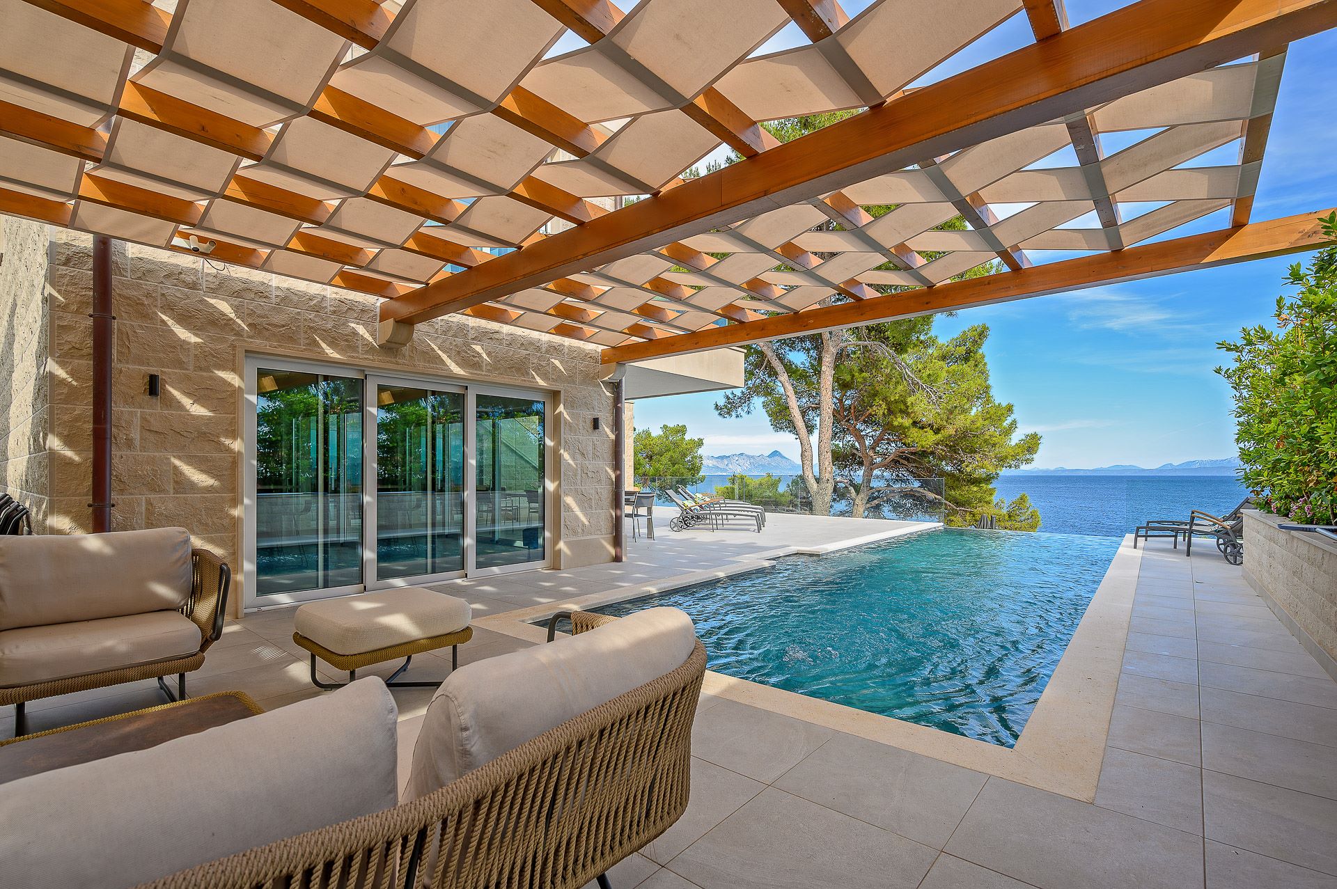 Villa Puntinak Luxus Ferienvilla Insel Brac Kroatien Mieten Outdoor Lounge Am Pool