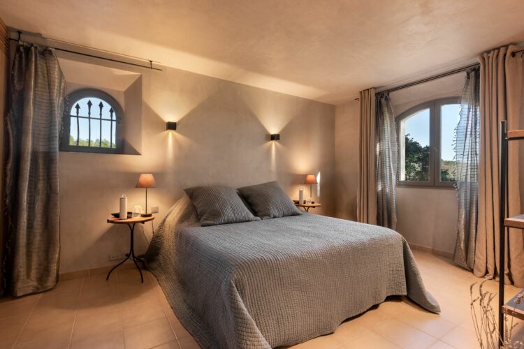 Villa Secret Escape Exklusives Ferienhaus Côte D’azur Frankreich Schlafen Doppelbett