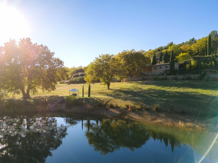 Villa Secret Escape Traumhaftes Ferienhaus Côte D’azur Frankreich Lage Am See