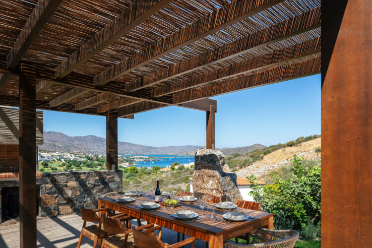Villa Spinalonga Luxus Ferienvilla Kreta Essbereich Außen