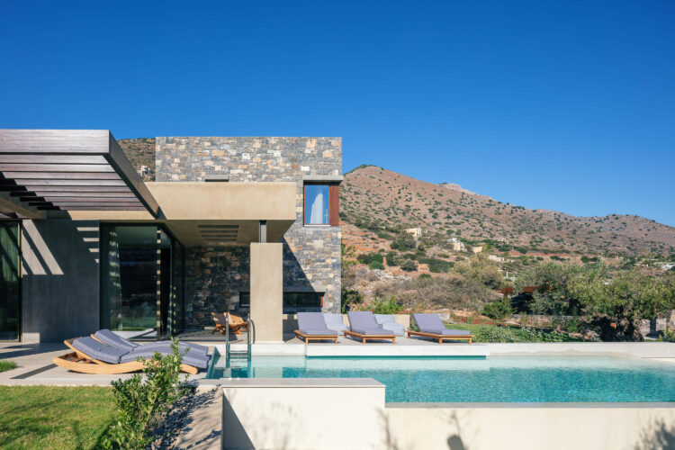 Villa Spinalonga Luxuriöses Ferienhaus Kreta Pool Seitenansicht