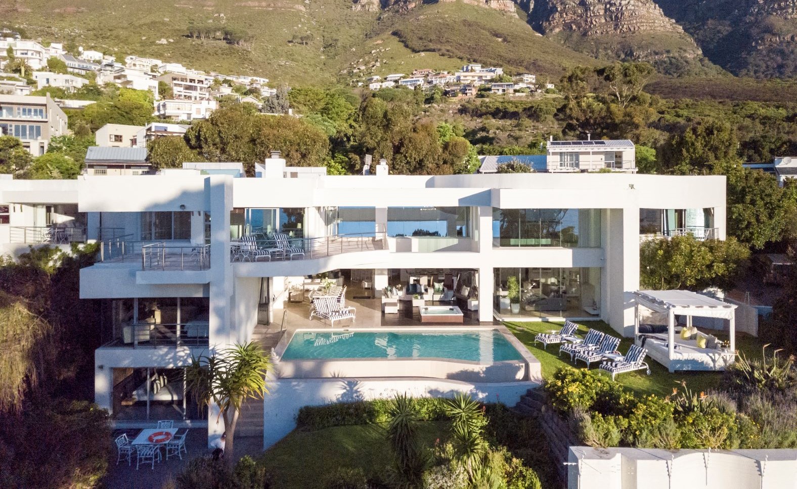 Villa Symphony Luxus Ferienhaus Camps Bay Südafrika Außenansicht