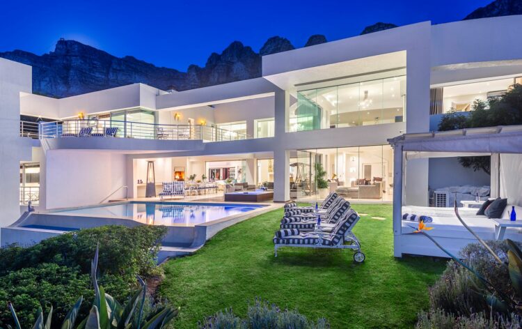 Villa Symphony Luxus Ferienhaus Camps Bay Südafrika By Night